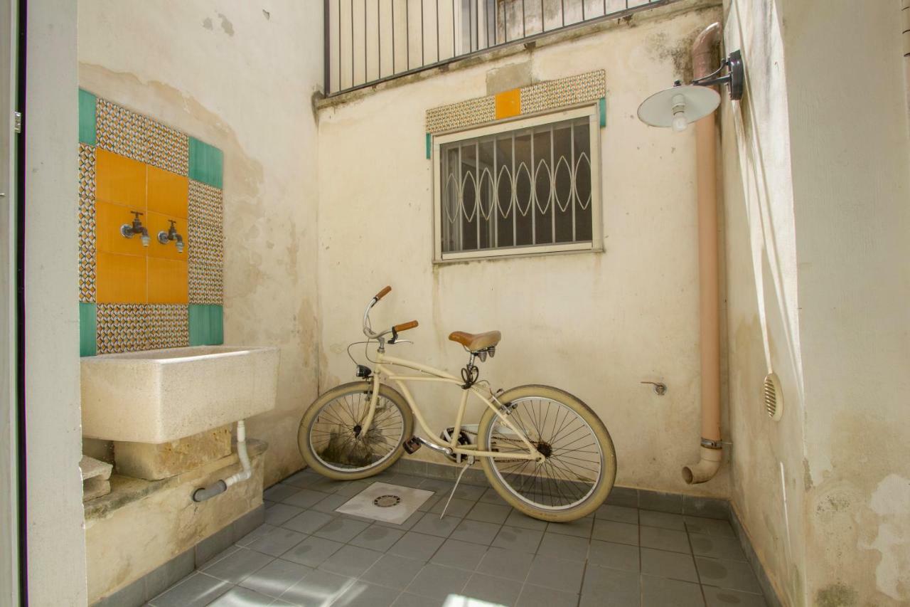 Explore The Historic City On Foot From An Old Town House Lecce Exterior photo